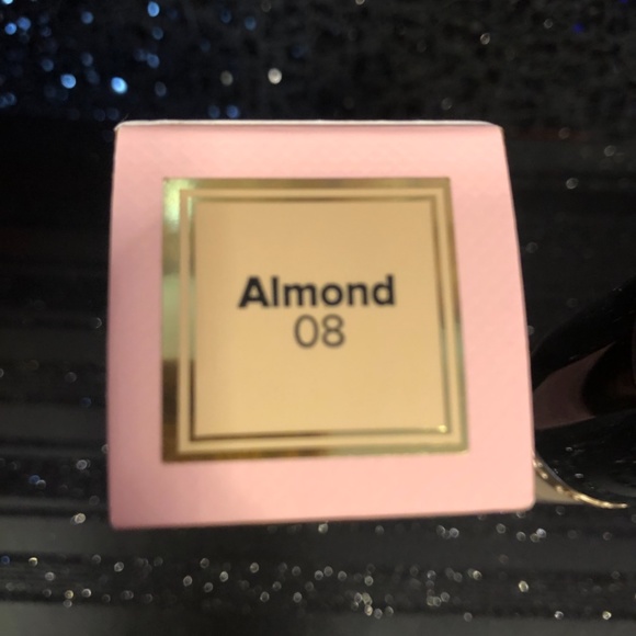 Too Faced - multi use sculpting concealer - Picture 4 of 5